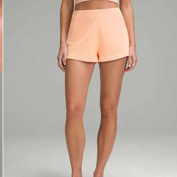 Lululemon Ribbed Softstreme High-Rise Short Peach Bellini  size 8 NWT - Picture 1 of 2